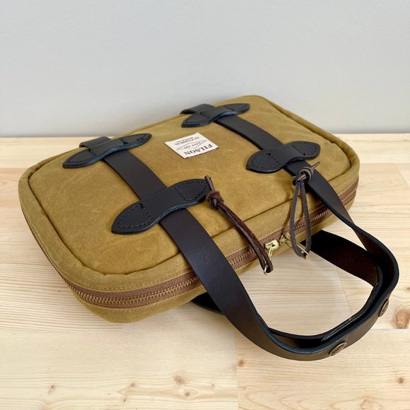 SOLD Filson Tin Cloth Grip Case 70058 for iPad / Tablet / eReader, Dark tan - Picture 3 of 13